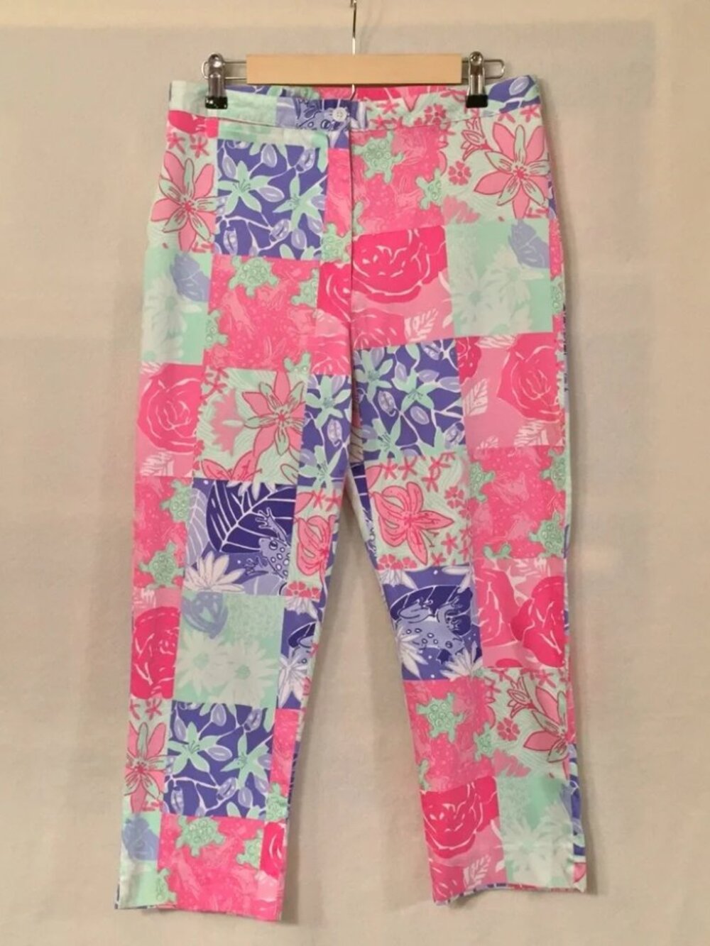 Vintage Lilly Pulitzer white label pink purple frog floral charming patch capris